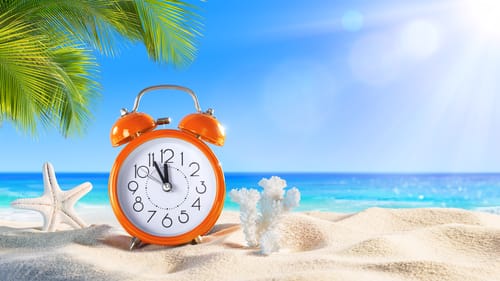 Alarm clock on a beach for last-minute Florida vacation rentals