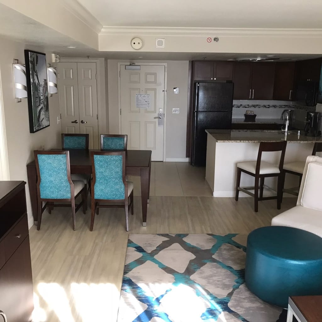 Hilton timeshare Las Vegas suite at Paradise with kitchen and dining area