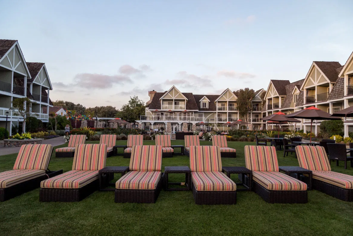 Carlsbad Inn Beach Resort courtyard