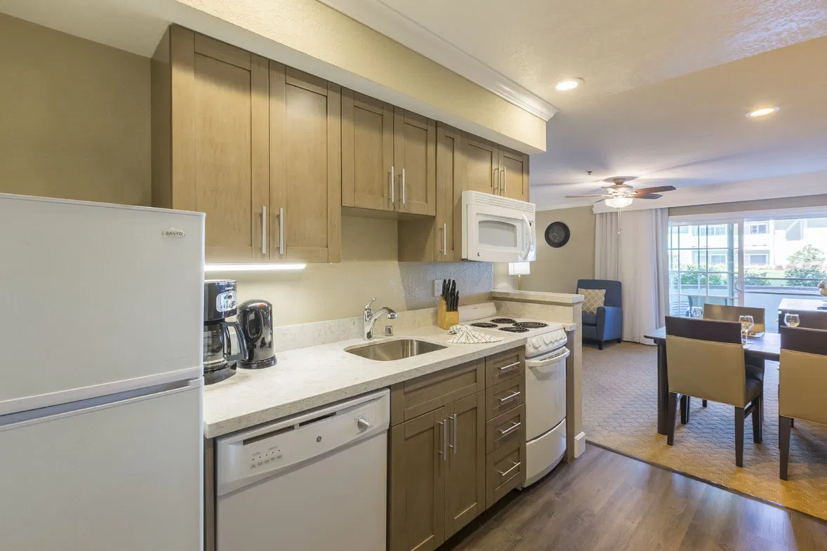 Carlsbad Inn Beach Resort kitchen