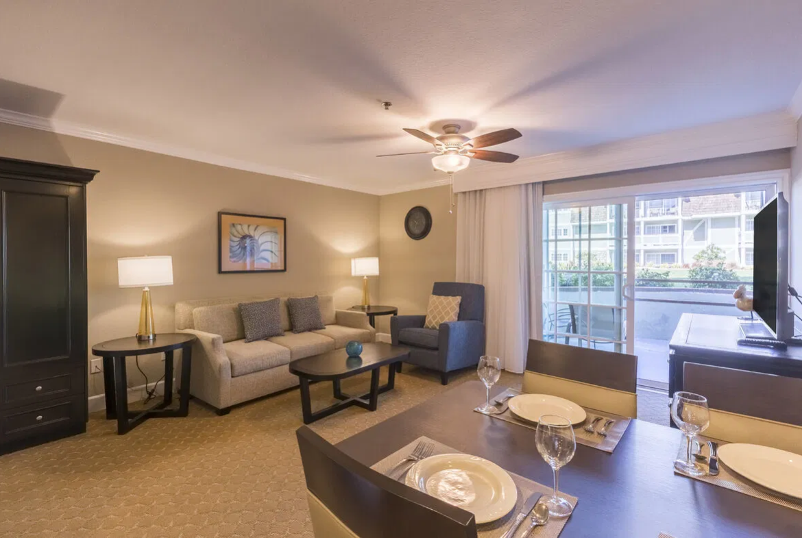 Carlsbad Inn Beach Resort living room