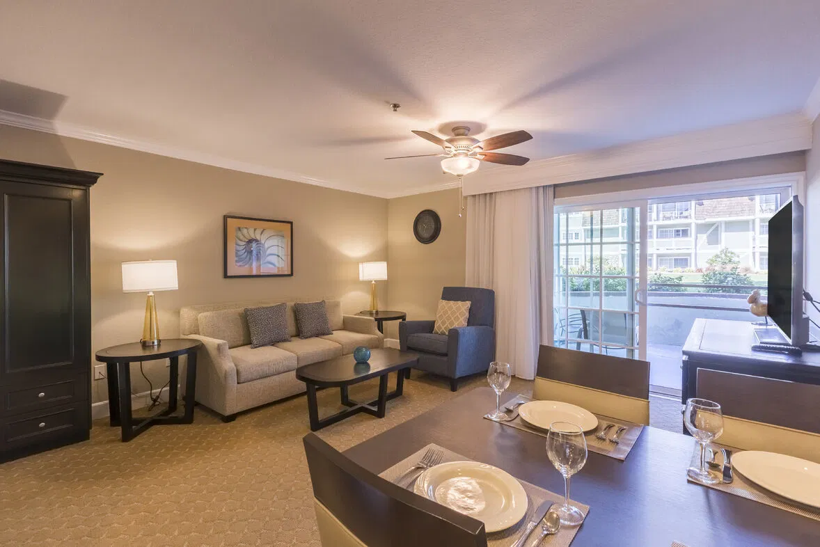 Carlsbad Inn Beach Resort living room