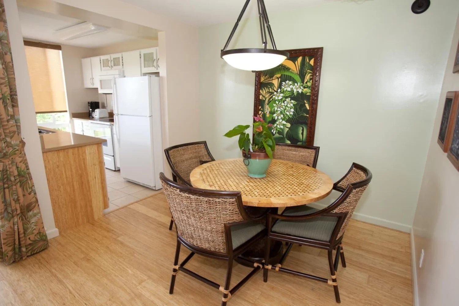 Cliffs at Princeville Dining Area