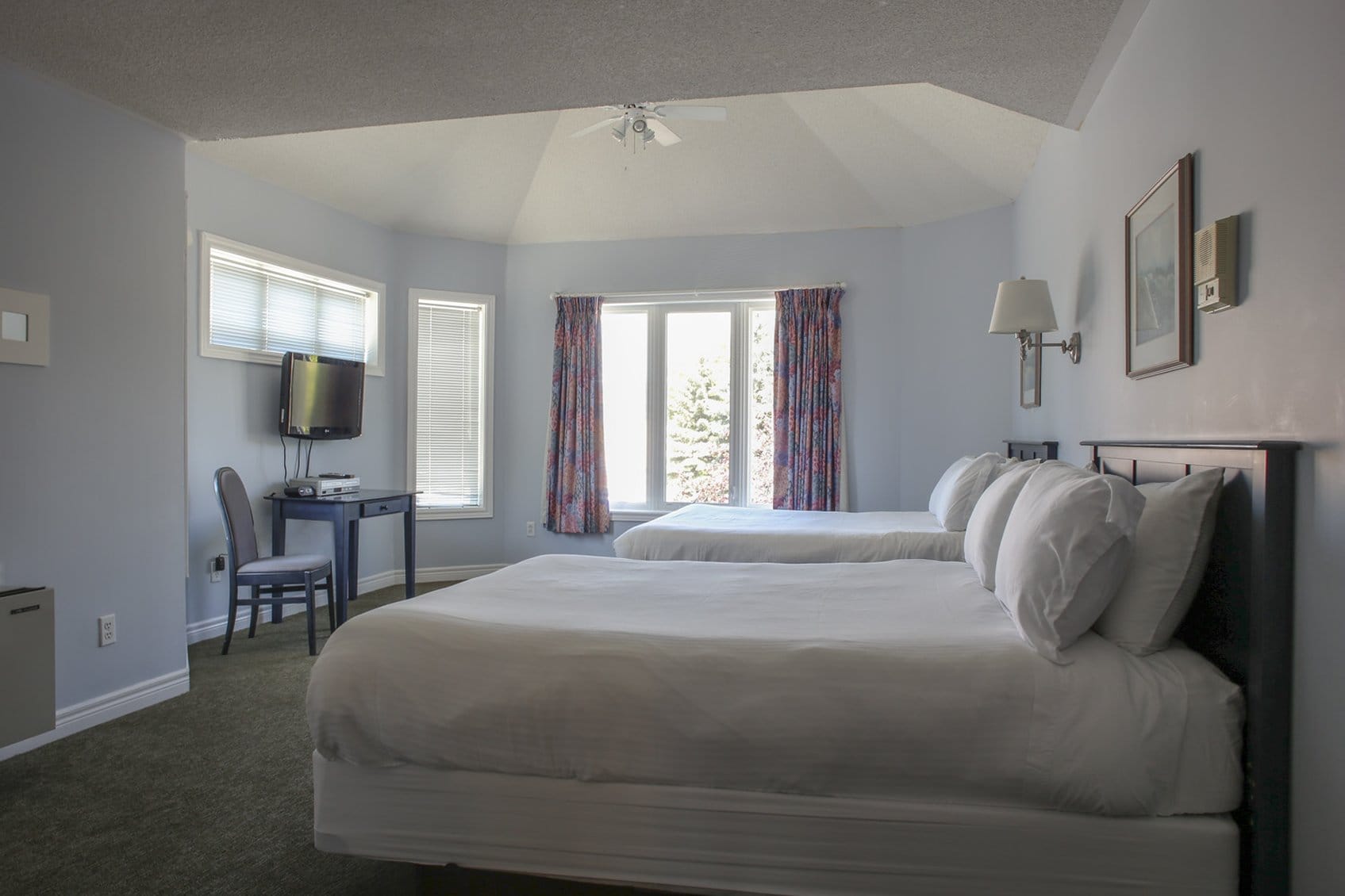 Cranberry Waterfront Suites And Country Club