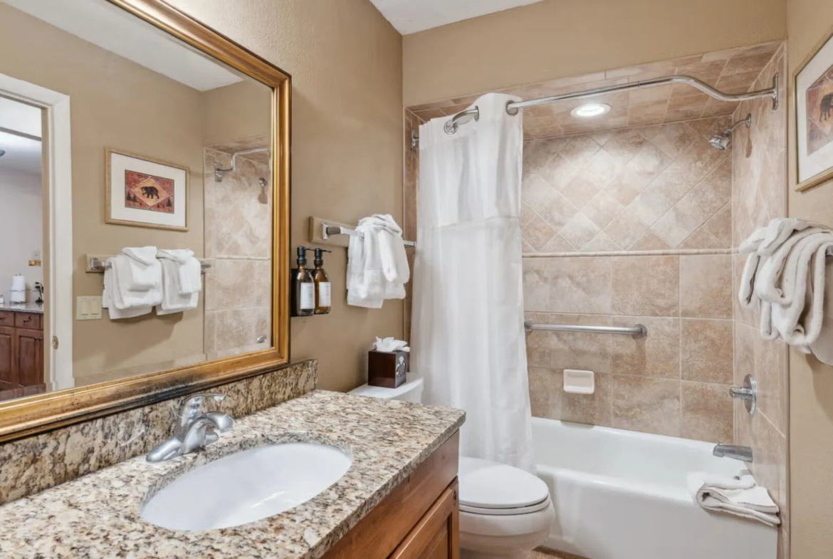 Eagle Point Bathroom