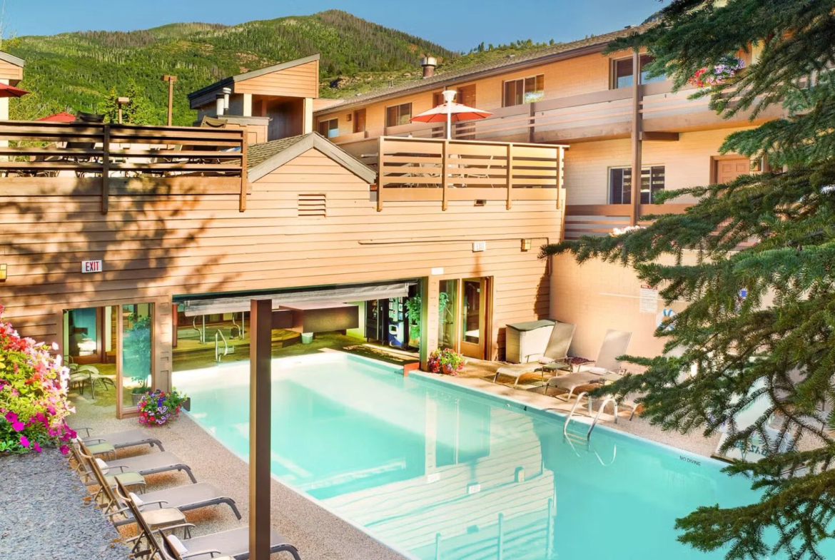 Eagle Point Outdoor Pool
