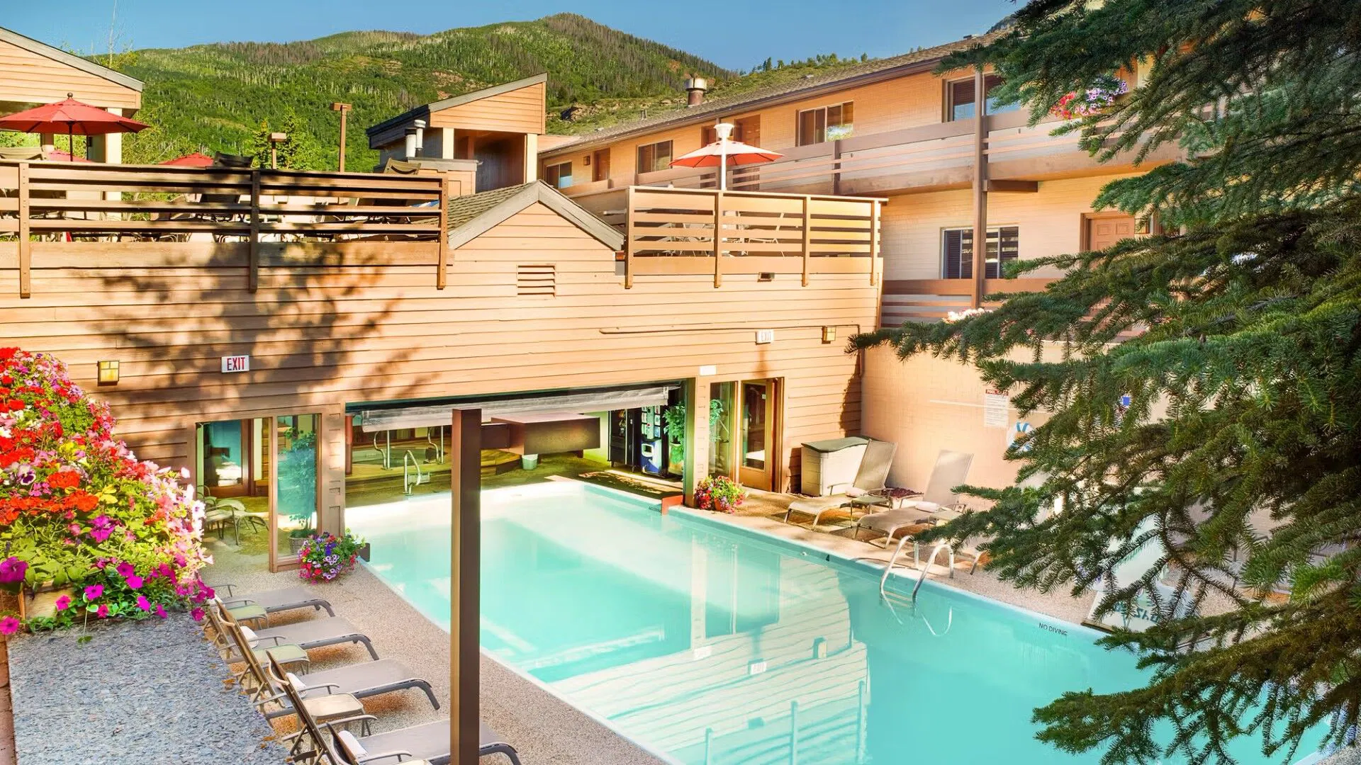 Eagle Point Outdoor Pool