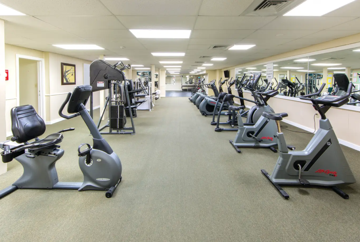 Holiday Inn Club Oak n Spruce Fitness Center