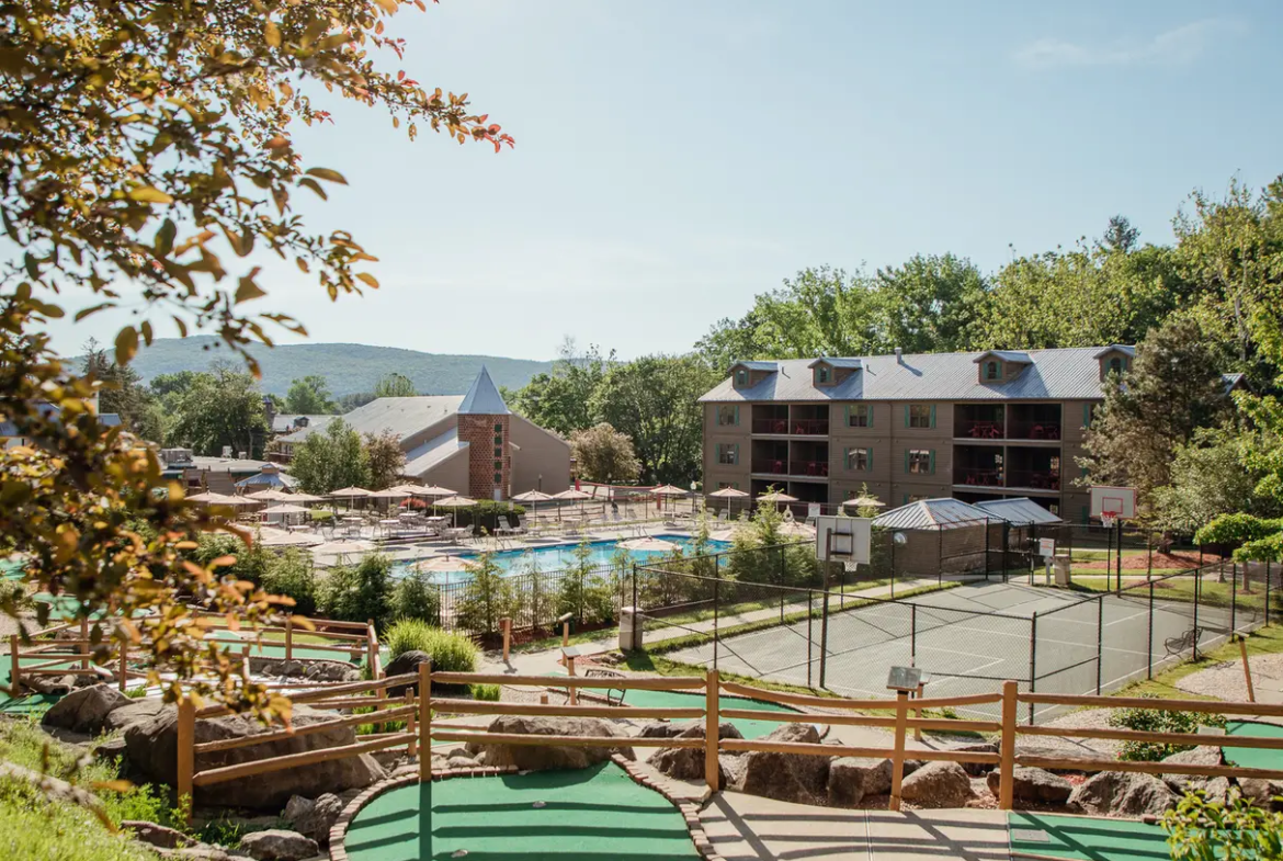 Holiday Inn Club Oak n Spruce Pool