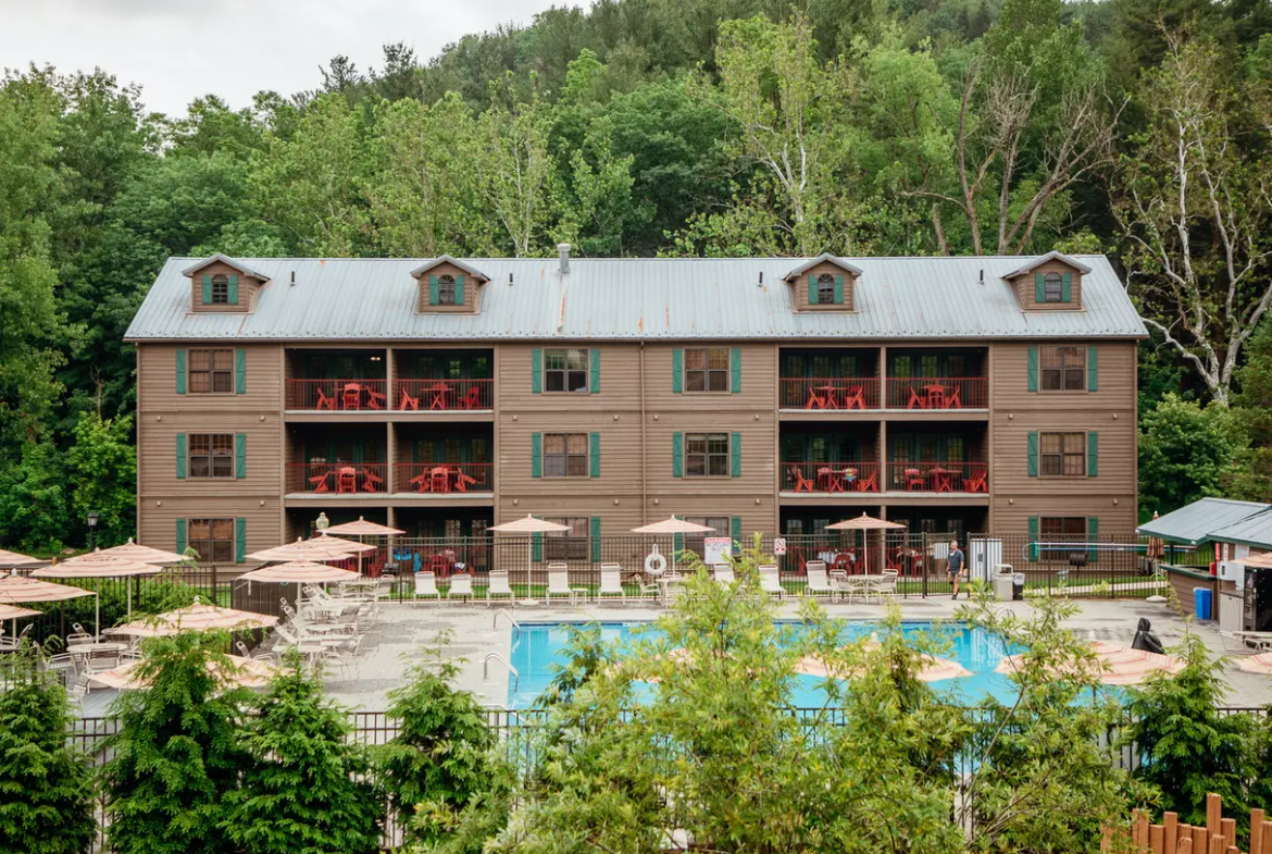 Holiday Inn Club Oak n Spruce Pool View