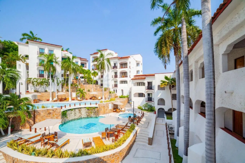 Marina Resort Huatulco Pool