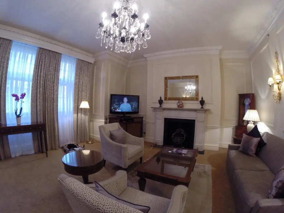 Marriott’s Grand Residence At London Living Room
