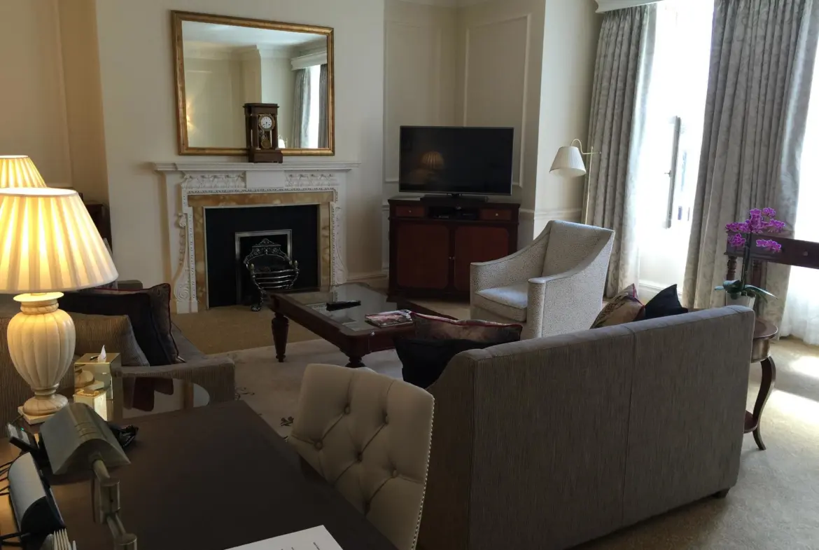 Marriott’s Grand Residence At London Seating Area