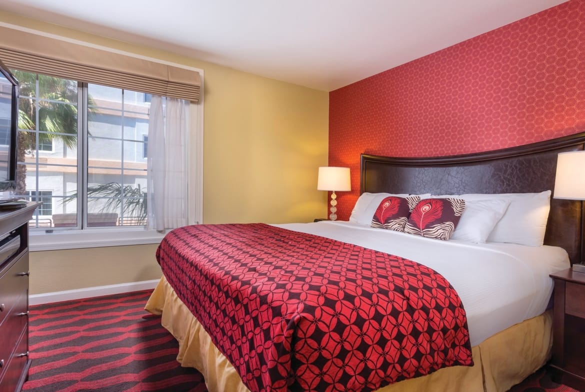 Peacock Suites Traverse city