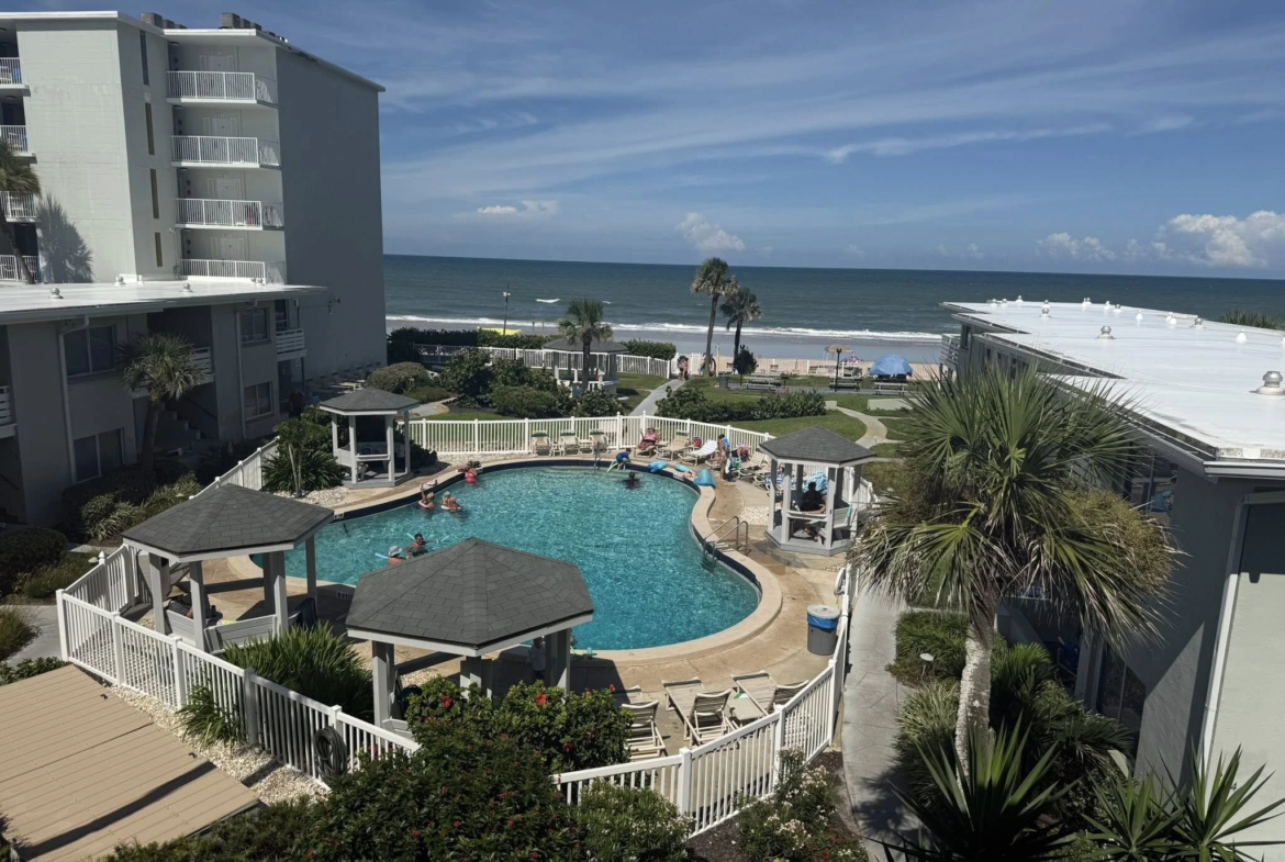 Plantation Island Pool