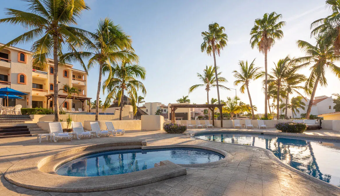 Los Cabos Pool and Hot Tub