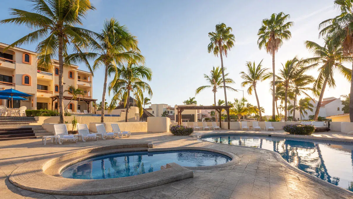 Los Cabos Pool and Hot Tub