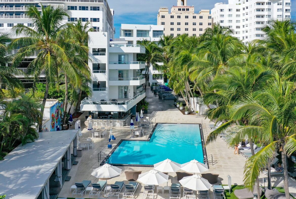 Sagamore Suites Hotel Pool