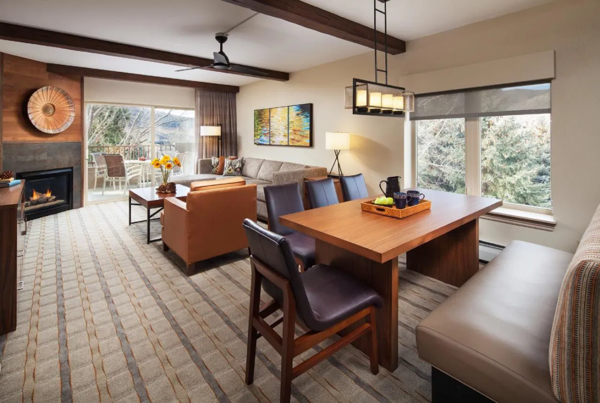 Sheraton Lakeside Terrace Villas at Mountain Vista Living and Dining