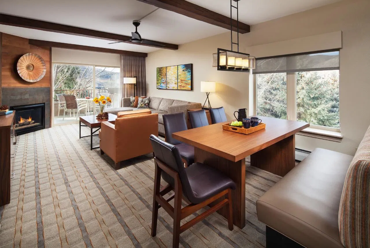 Sheraton Lakeside Terrace Villas at Mountain Vista Living and Dining