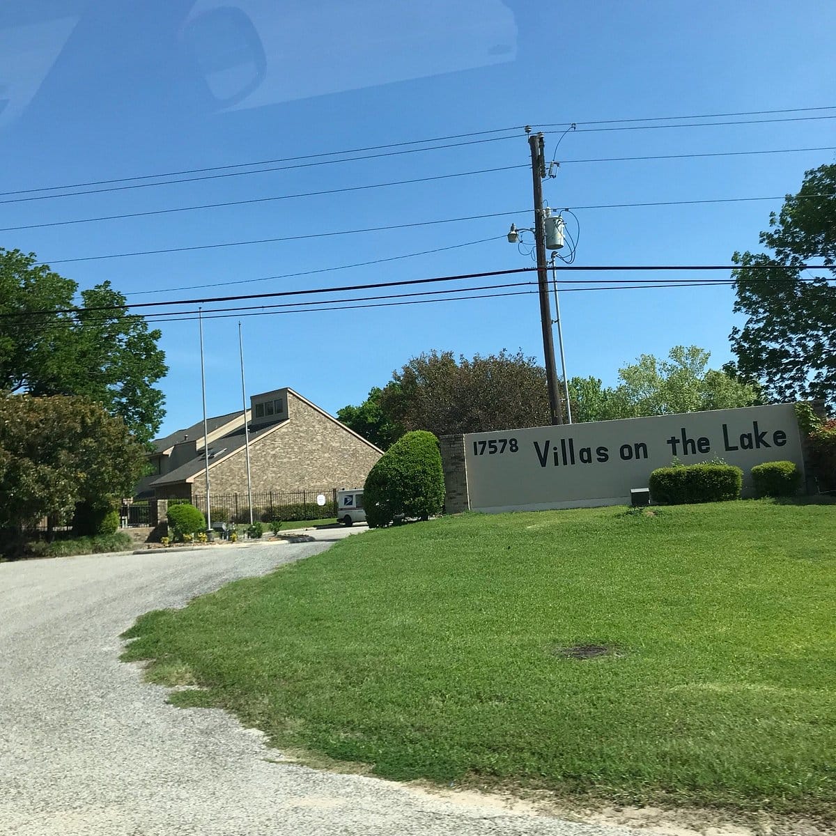 Villas Lake sign