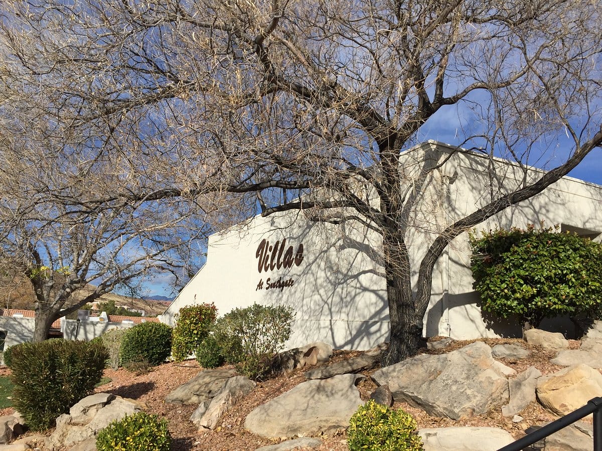 Villas at Southgate ext sign