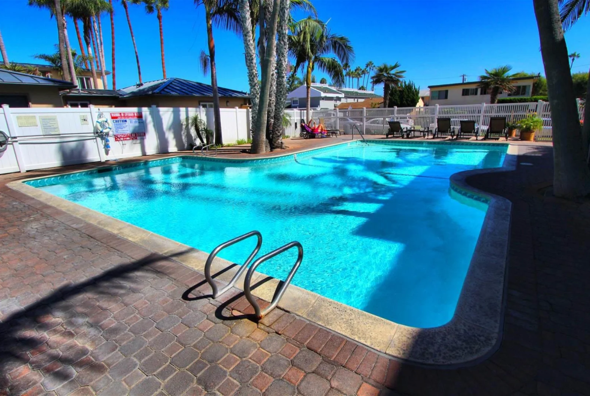 Capri By The Sea At San Diego Pool