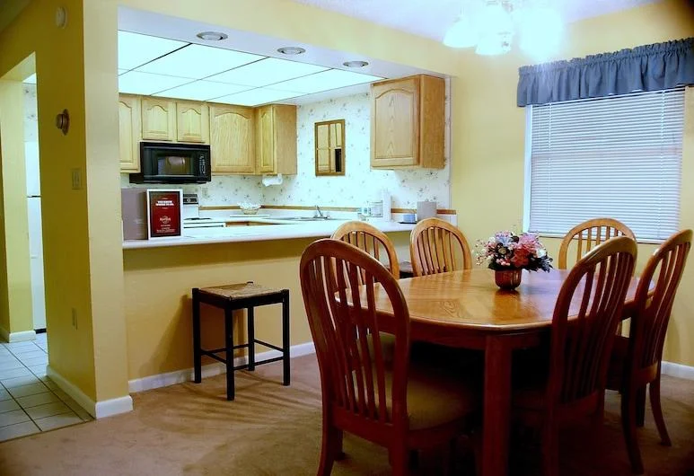 Laurel Point Resort Kitchen Dining