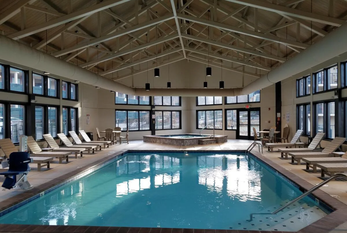 Laurel Point Resort Pool Hot Tub