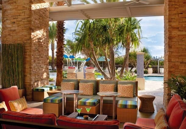 Marriott's Oceana Palms Pool Lounge