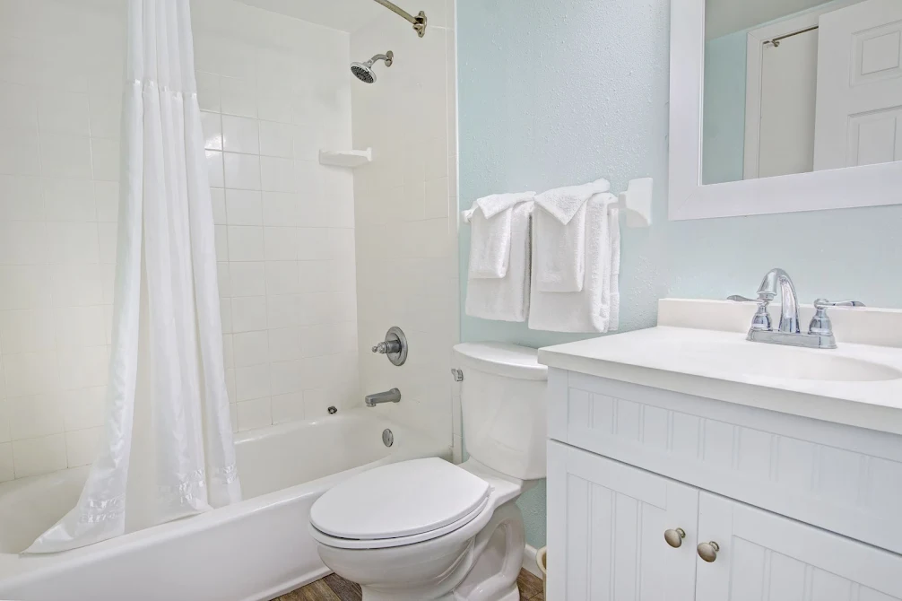 New Smyrna Waves Bathroom
