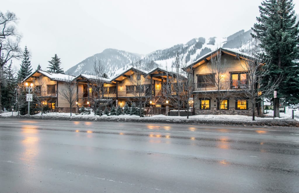 The Innsbruck Aspen Two Ski Resorts Best in US For Ski Season