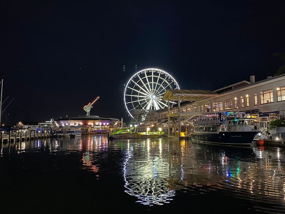 Observation wheel lit up over the Bayside Marketplace marina, one of the things to do in Miami at night