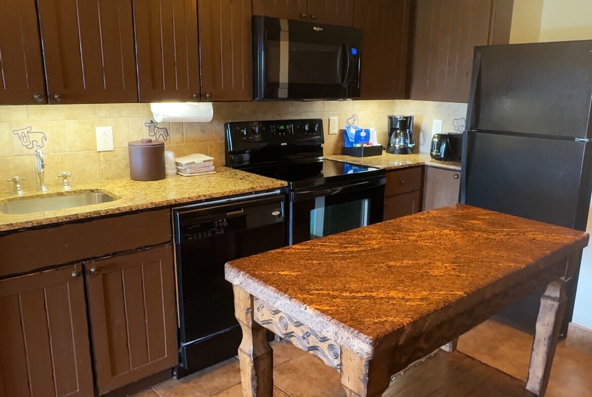 Animal Kingdom Lodge - Jambo House - Kitchen