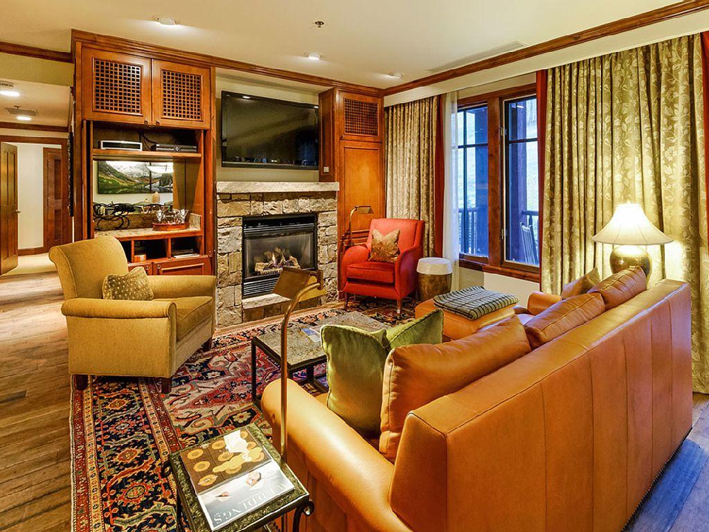 Ritz Carlton Highlands Living Room