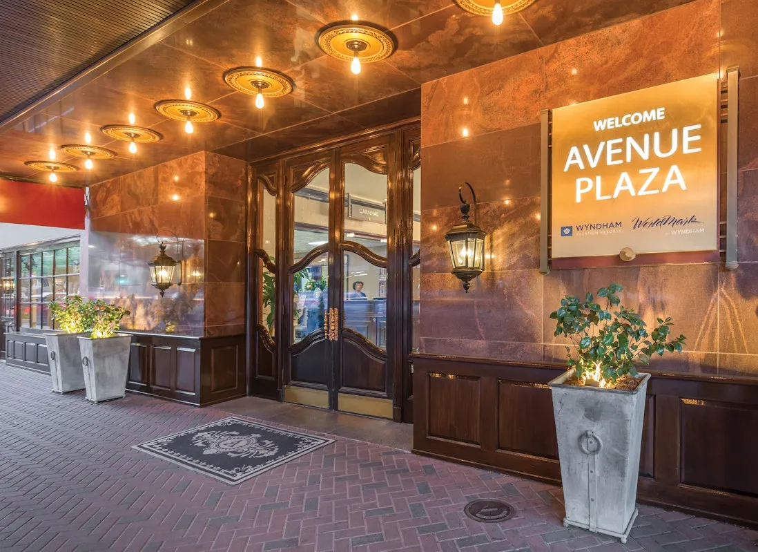 WorldMark Avenue Plaza Sign