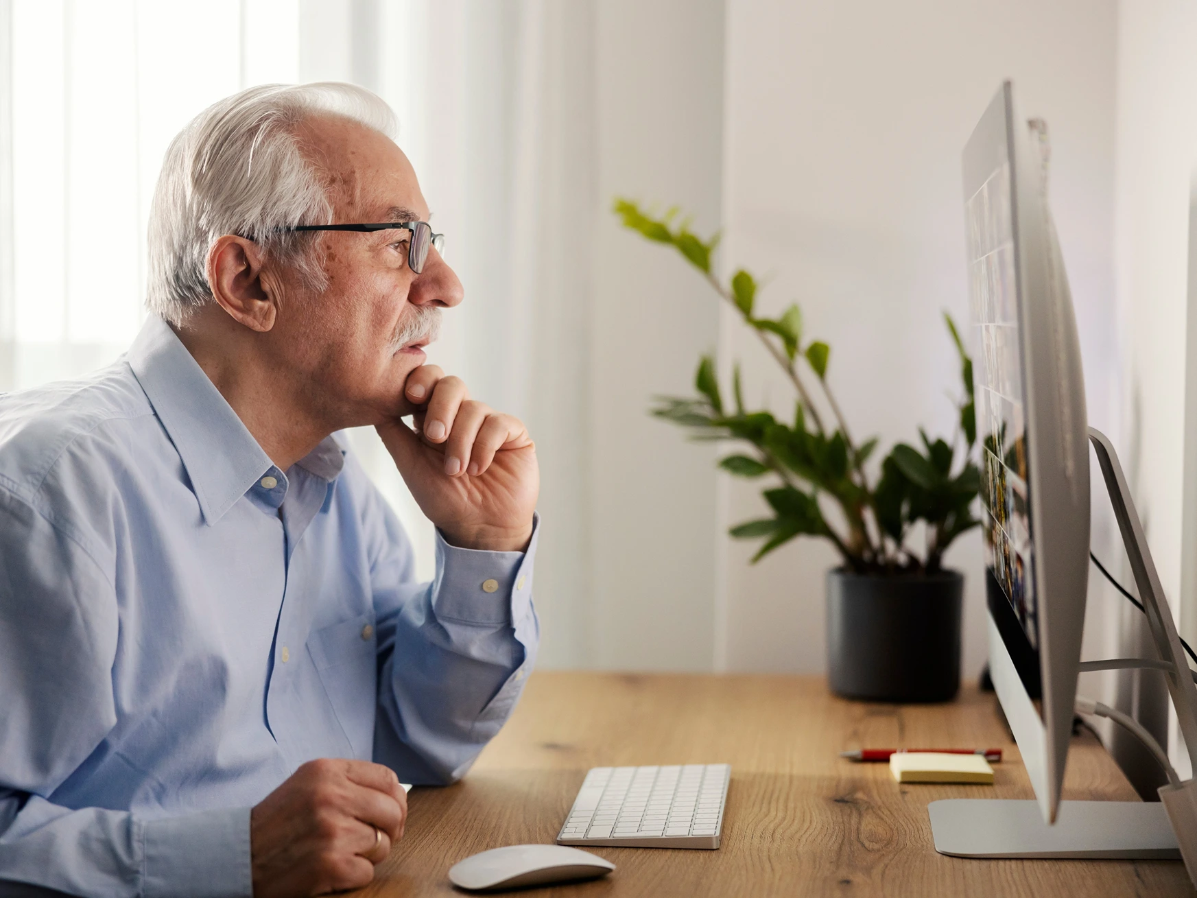 Man researching selling my timeshare on a desktop computer
