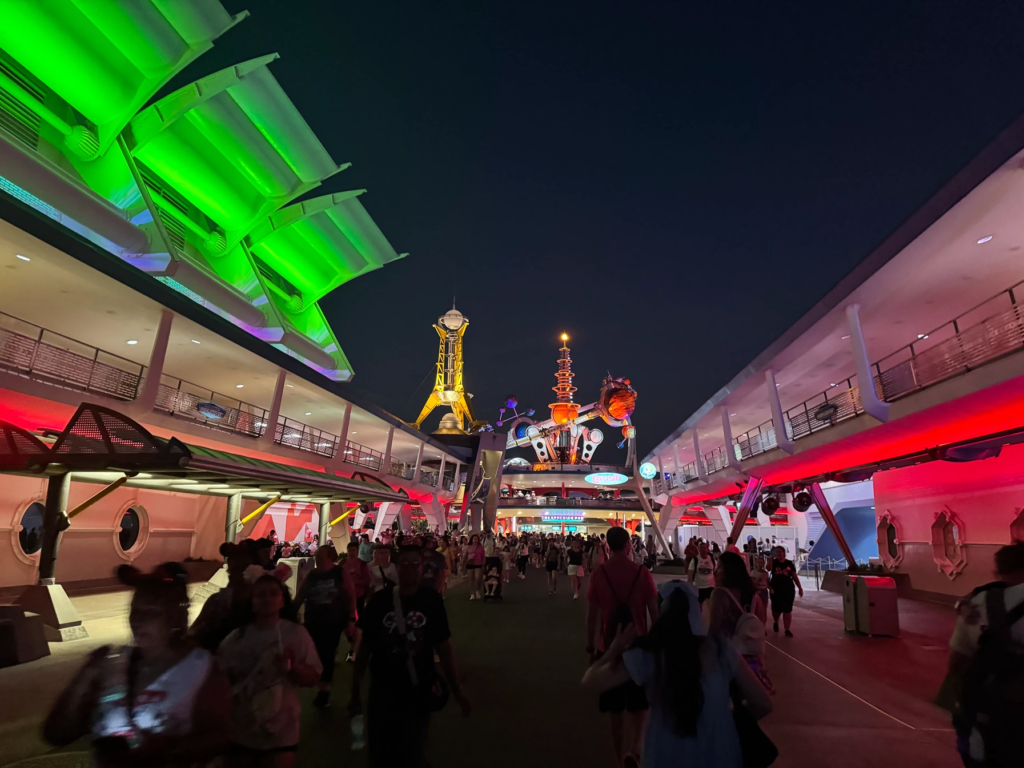 Disney Deluxe Resort Perks: Extended Evening Hours at Magic Kingdom
