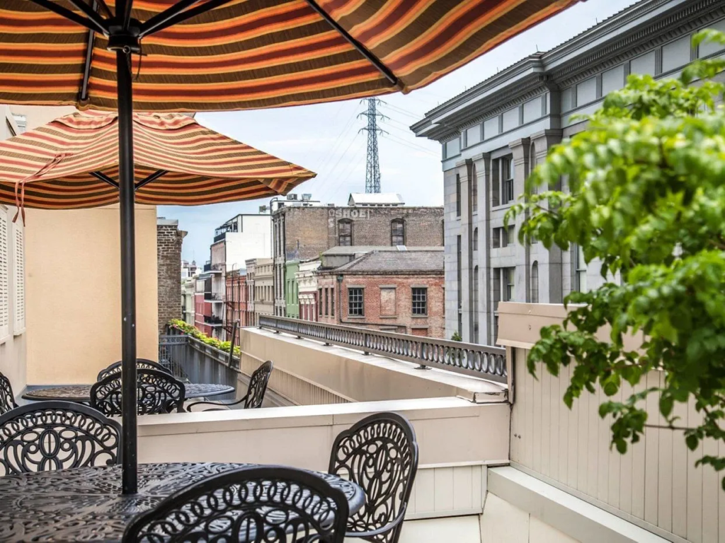 Club La Pension Courtyard