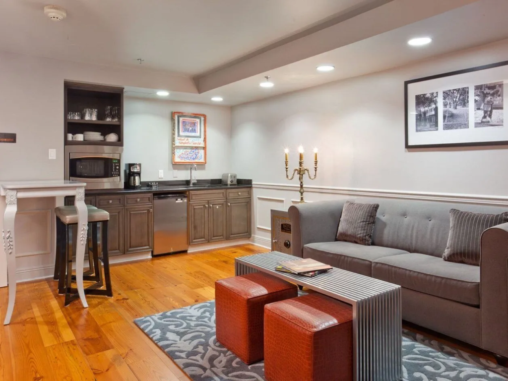Club La Pension Living Room