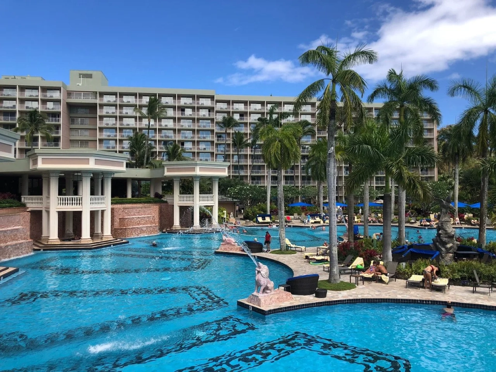Fountains, colonnades, and palms at the pool of Marriott's Kaua'i Beach Club, a Marriott timeshare points chart resort.