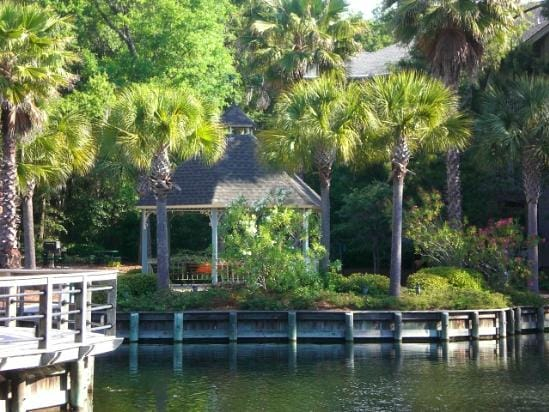 Timeshare getaways on Hilton Head: waterside gazebo at Island Links Resort by Palmera