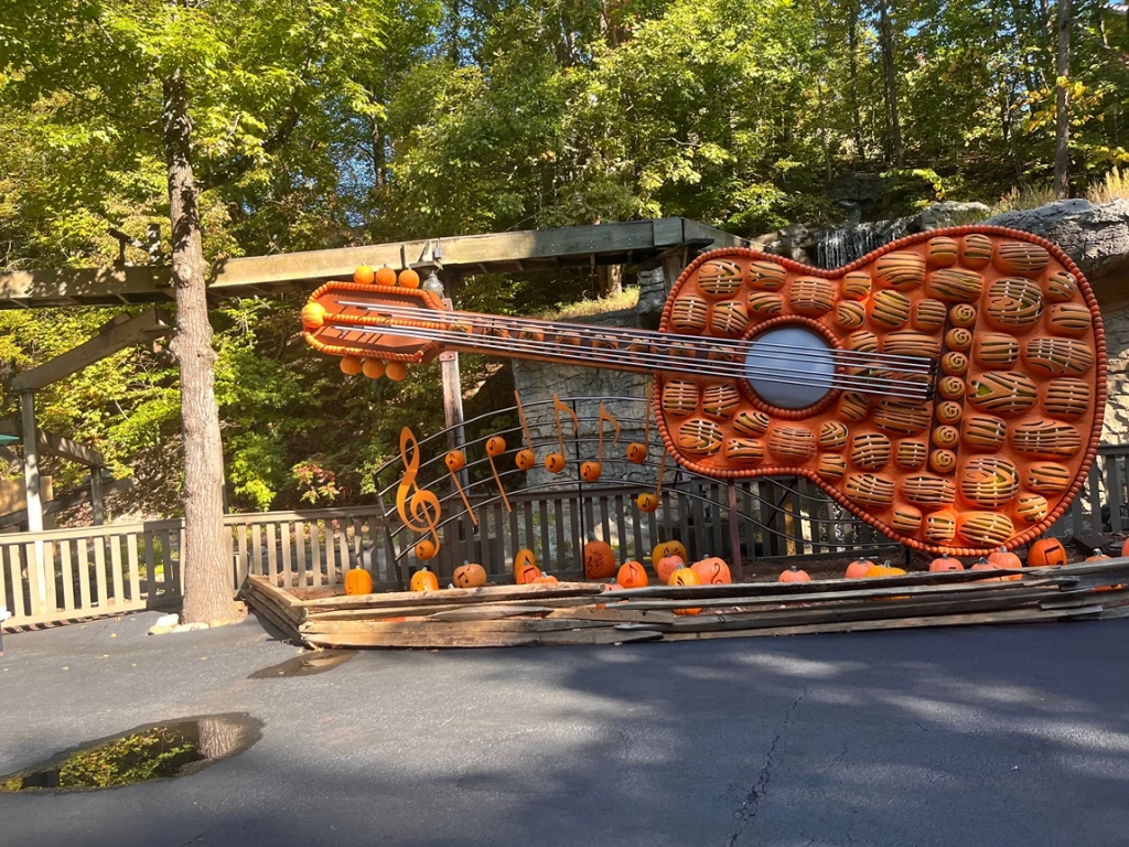 Thanksgiving Vacation Ideas for Families: Dollywood Gatlinburg in the Fall